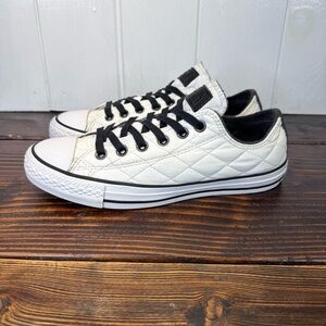 Converse All Star Quilted Lined Low Top Sneakers - Unisex (Women’s 9 / Men’s 7)